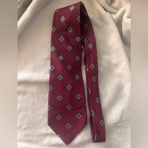 - VINTAGE BURGUNDY AND BLACK DIAMOND PATTERN SILK TIE